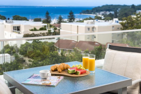 Oaks Nelson Bay Lure Suites - Hobart Tourism 6