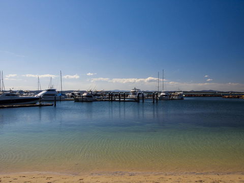 Oaks Nelson Bay Lure Suites - Hobart Tourism 3