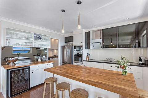 Phuza Maningi 17 Myan Close - Hobart Tourism 9