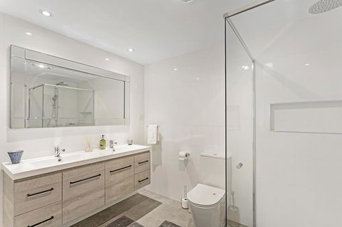 Phuza Maningi 17 Myan Close - Hobart Tourism 20
