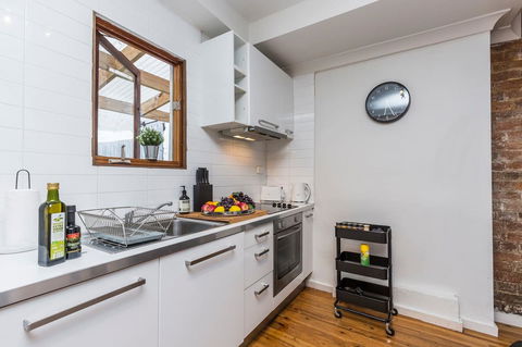 Chippendale Â· Quaint 1880â€™s Sydney Chippendale Terrace House - Tourism TAS 8