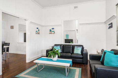 Club Byron Accommodation - Hobart Tourism 21