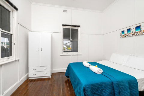 Club Byron Accommodation - Hobart Tourism 22