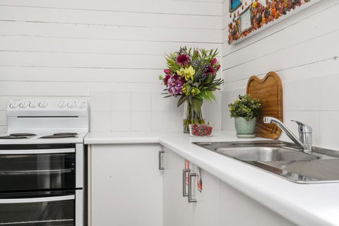 Club Byron Accommodation - Hobart Tourism 15