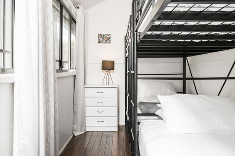 Club Byron Accommodation - Hobart Tourism 12