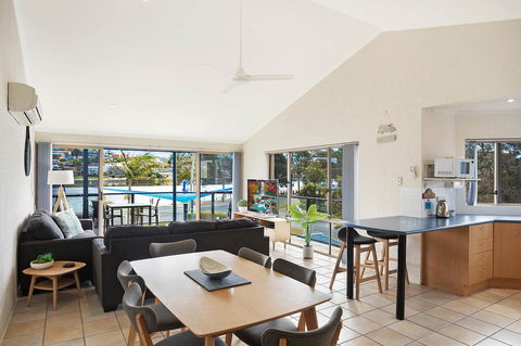 Sails Luxury Apartments Merimbula - Hobart Tourism 39
