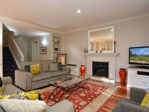 Villa 3br Chianti Villa Located Within Cypress Lakes Resort - Hobart Tourism 1