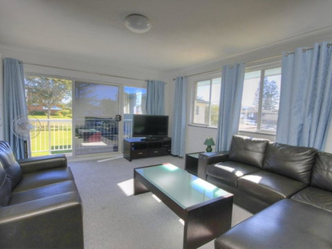 45 Wharf Street - Whole House - Hobart Tourism 0