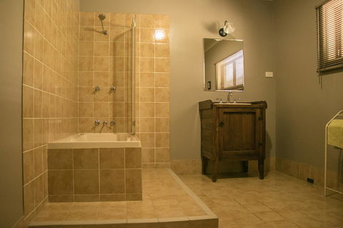 Ironstone Estate Lovedale - Tourism TAS 10