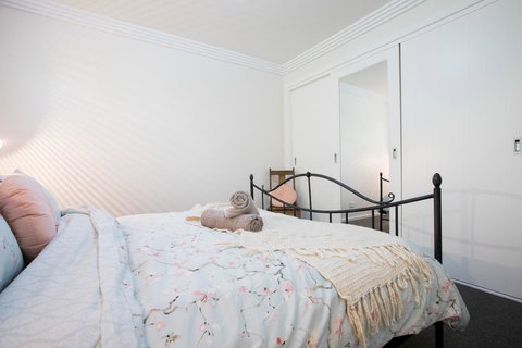 Armidale Cottage - House 2 - Tourism TAS 24