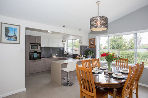 Armidale Cottage - House 2 - Tourism TAS 18