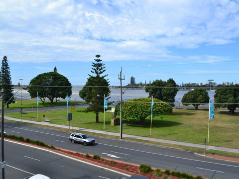 Oxley 8 At Tuncurry - Hobart Tourism 1