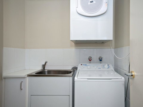 Messines Street, Breakwater Apartment, 104 - Tourism TAS 10