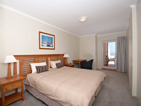 Messines Street, Breakwater Apartment, 104 - Tourism TAS 5