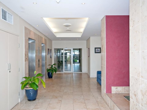 Messines Street, Breakwater Apartment, 104 - Tourism TAS 14