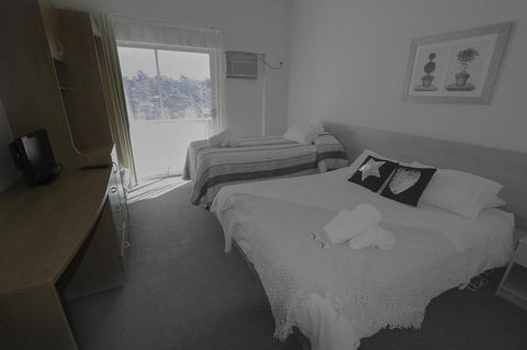 Rest Easy Motel - Tourism TAS 22