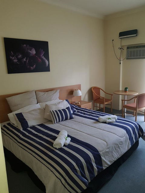 Rest Easy Motel - Tourism TAS 40
