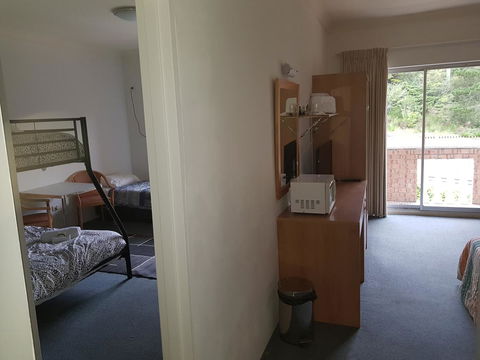 Rest Easy Motel - Tourism TAS 35