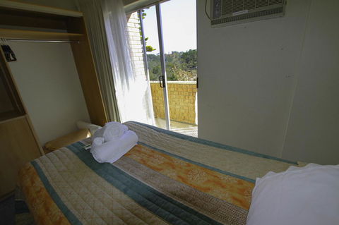 Rest Easy Motel - Tourism TAS 17