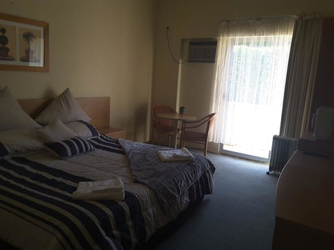 Rest Easy Motel - Tourism TAS 23