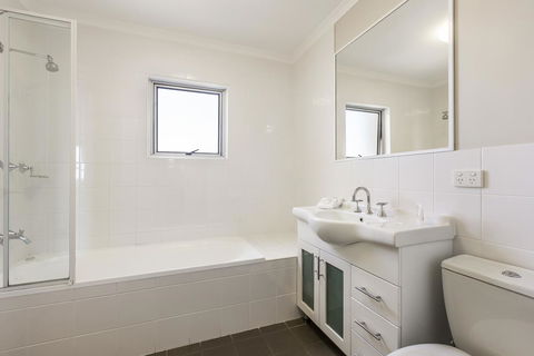 Quest Wollongong - Tourism TAS 15