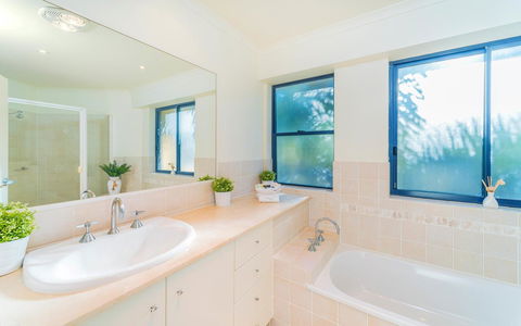 The Cove Yamba - Tourism TAS 16