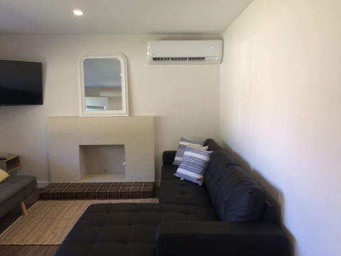Golden Hill Cottage - Hobart Tourism 13