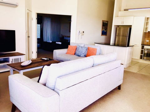 Boathouse Resort (Water Front) - Hobart Tourism 9