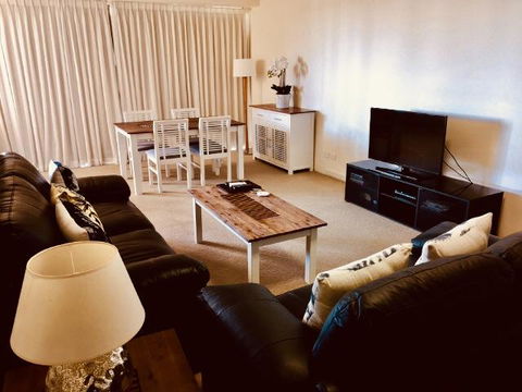 Boathouse Resort (Water Front) - Hobart Tourism 5