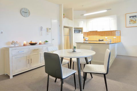 Boathouse Resort (Water Front) - Hobart Tourism 21