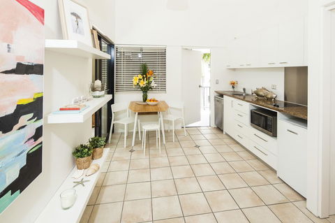 Julians Apartments - Hobart Tourism 14