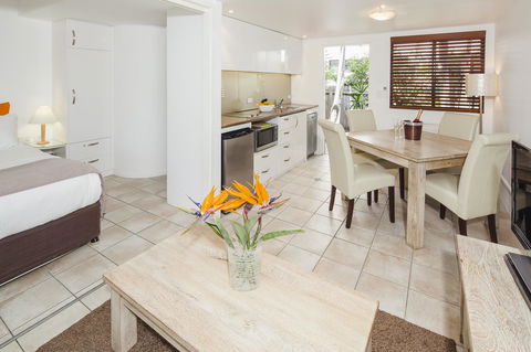 Julians Apartments - Hobart Tourism 18