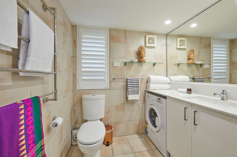 Julians Apartments - Hobart Tourism 9