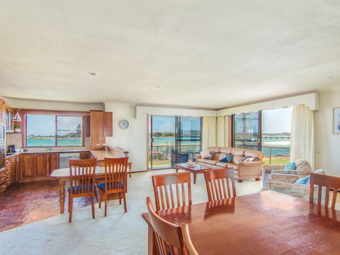 Shoreline 7 - Hobart Tourism 6