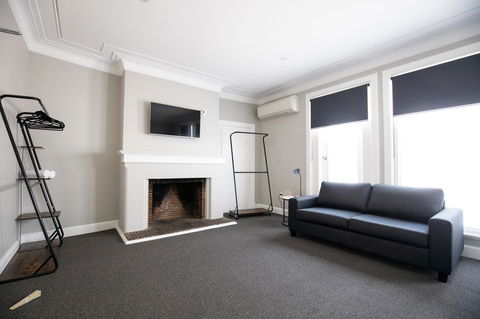 Horse And Jockey Hotel Homebush - Tourism TAS 2