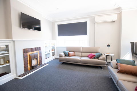 Horse And Jockey Hotel Homebush - Tourism TAS 15