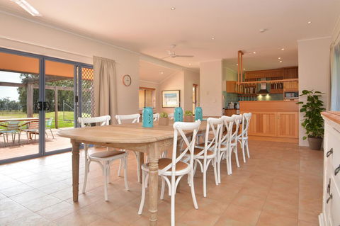 JE Guesthouse, Central To All The Hunter Valley Has To Offer - Hobart Tourism 0