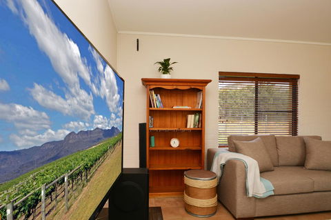 JE Guesthouse, Central To All The Hunter Valley Has To Offer - Hobart Tourism 5