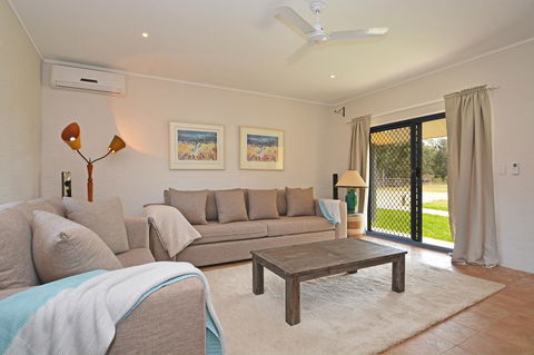 JE Guesthouse, Central To All The Hunter Valley Has To Offer - Hobart Tourism 1