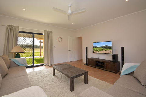 JE Guesthouse, Central To All The Hunter Valley Has To Offer - Hobart Tourism 4
