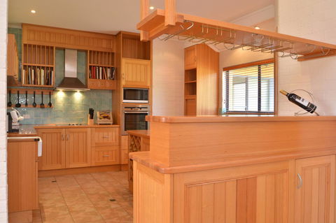 JE Guesthouse, Central To All The Hunter Valley Has To Offer - Hobart Tourism 11