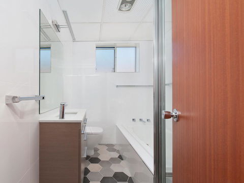 Victoria Parade, Kiah, Unit 10, 53 - Tourism TAS 11