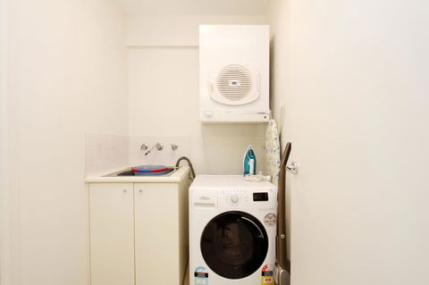 Waterfront Apartment On Sydney Harbour - Tourism TAS 9