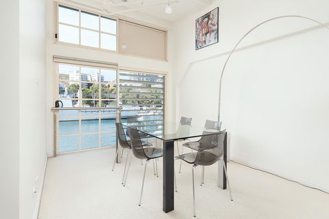 Waterfront Apartment On Sydney Harbour - Tourism TAS 2