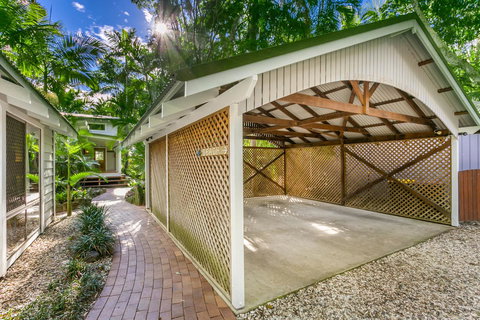 A Beach House At Byron - Hobart Tourism 6