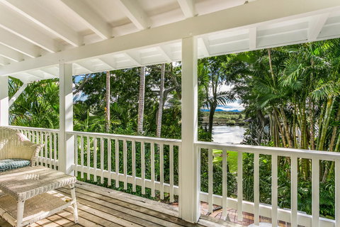 A Beach House At Byron - Hobart Tourism 5