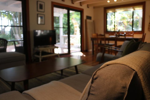 A Beach House At Byron - Hobart Tourism 14