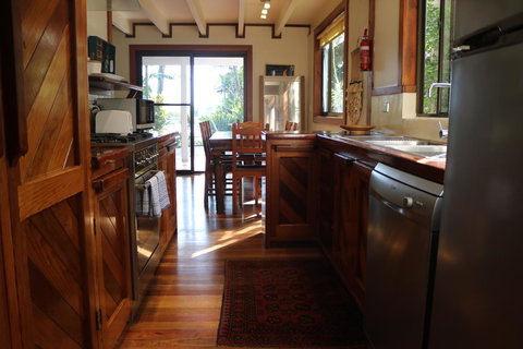 A Beach House At Byron - Hobart Tourism 15