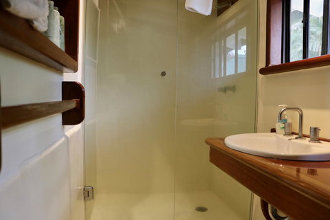 A Beach House At Byron - Hobart Tourism 11