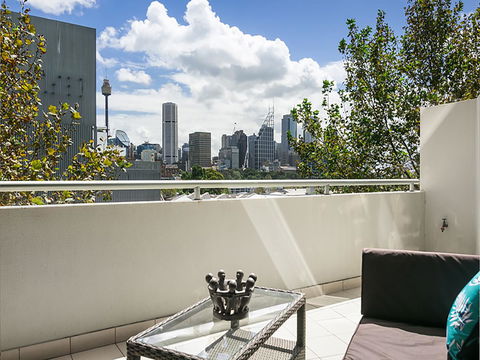 Lower Bridge And Sails - Executive 2BR Darlinghurst Apartment With Balcony And Rooftop Views - Tourism TAS 6